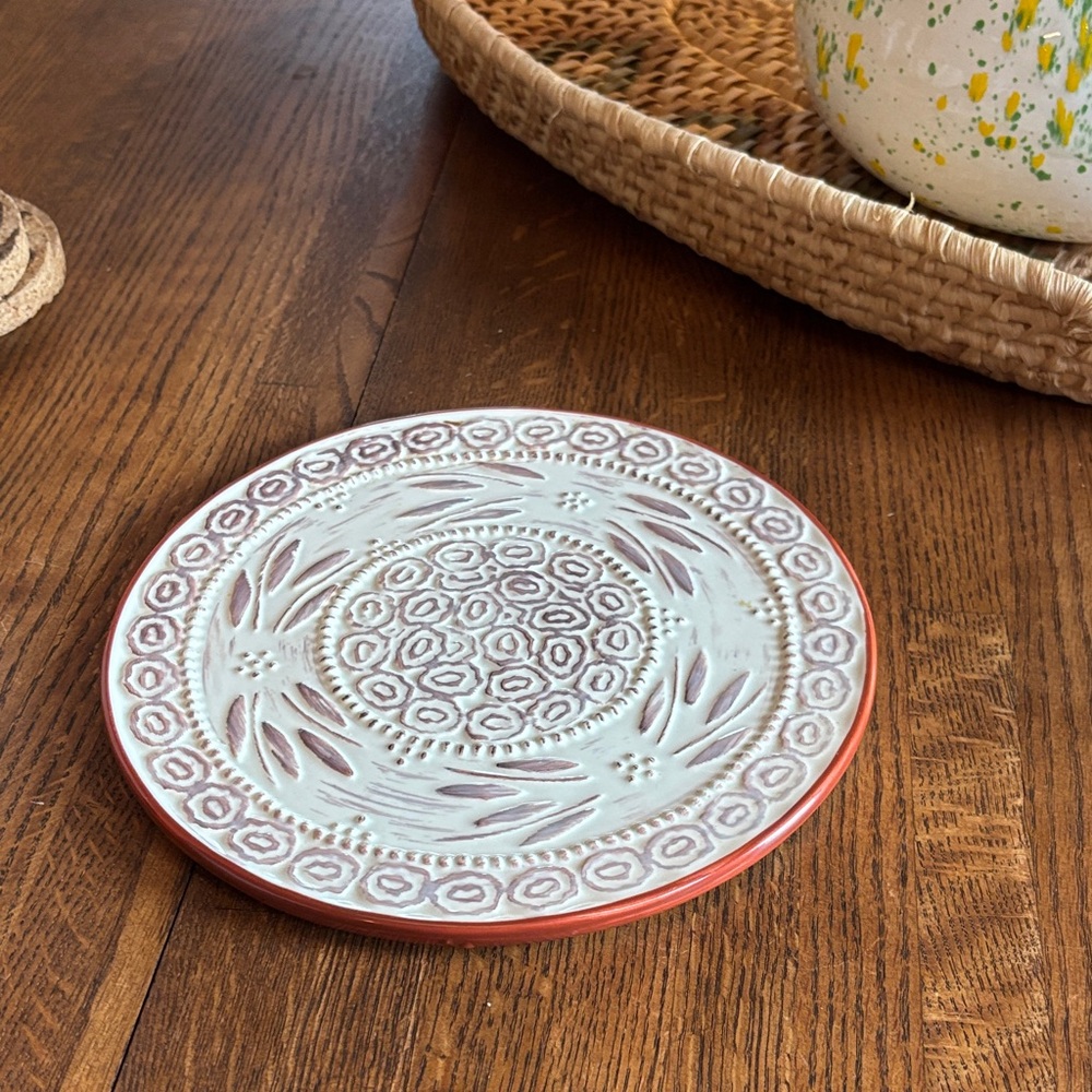 Decorative Ceramic Plate with Intricate Design
